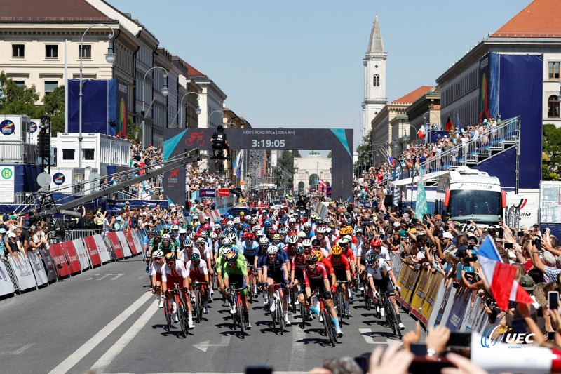 European Championships Munich 2022 - 2022 UEC Road Elite European Championships - Men's Road Race - 14/08/2022 - Scenery - Peloton - photo Ivan Benedetto/UEC/SprintCyclingAgency?2022